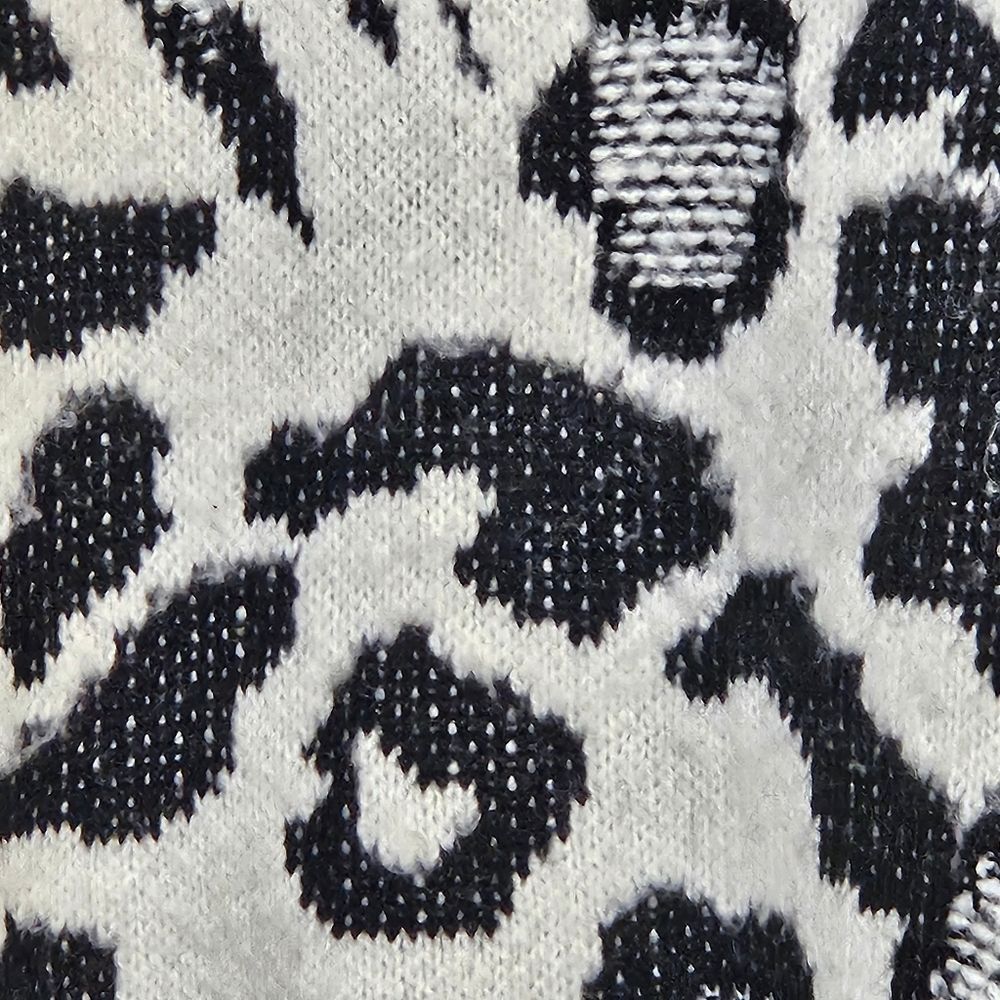 Forever 21 Black and White Animal Print Sweater Oversized Mock Neck Medi… - Picture 9 of 9